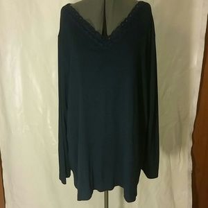Long Sleeve T-Shirt w/ Eyelet V-neck